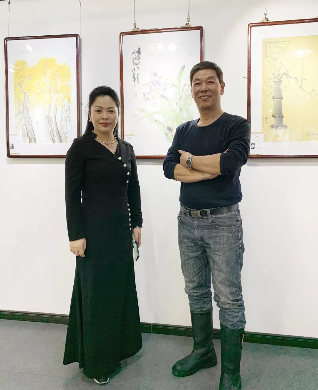 金鼎董事长徐晓燕，参展艺术家丁贵林老师合影.jpg